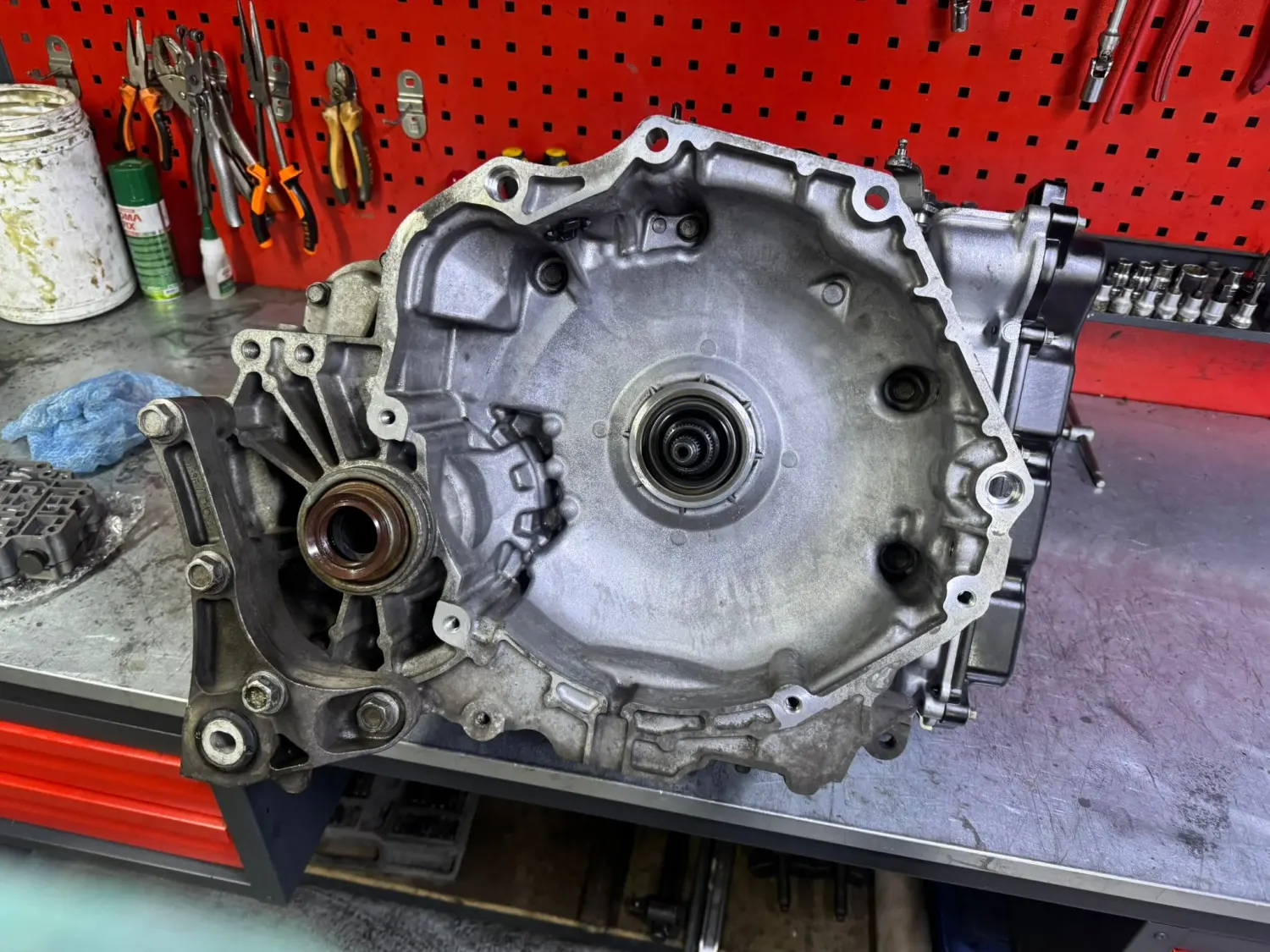 AS-CAR Servis atölyesinde otomatik şanzıman çalışması