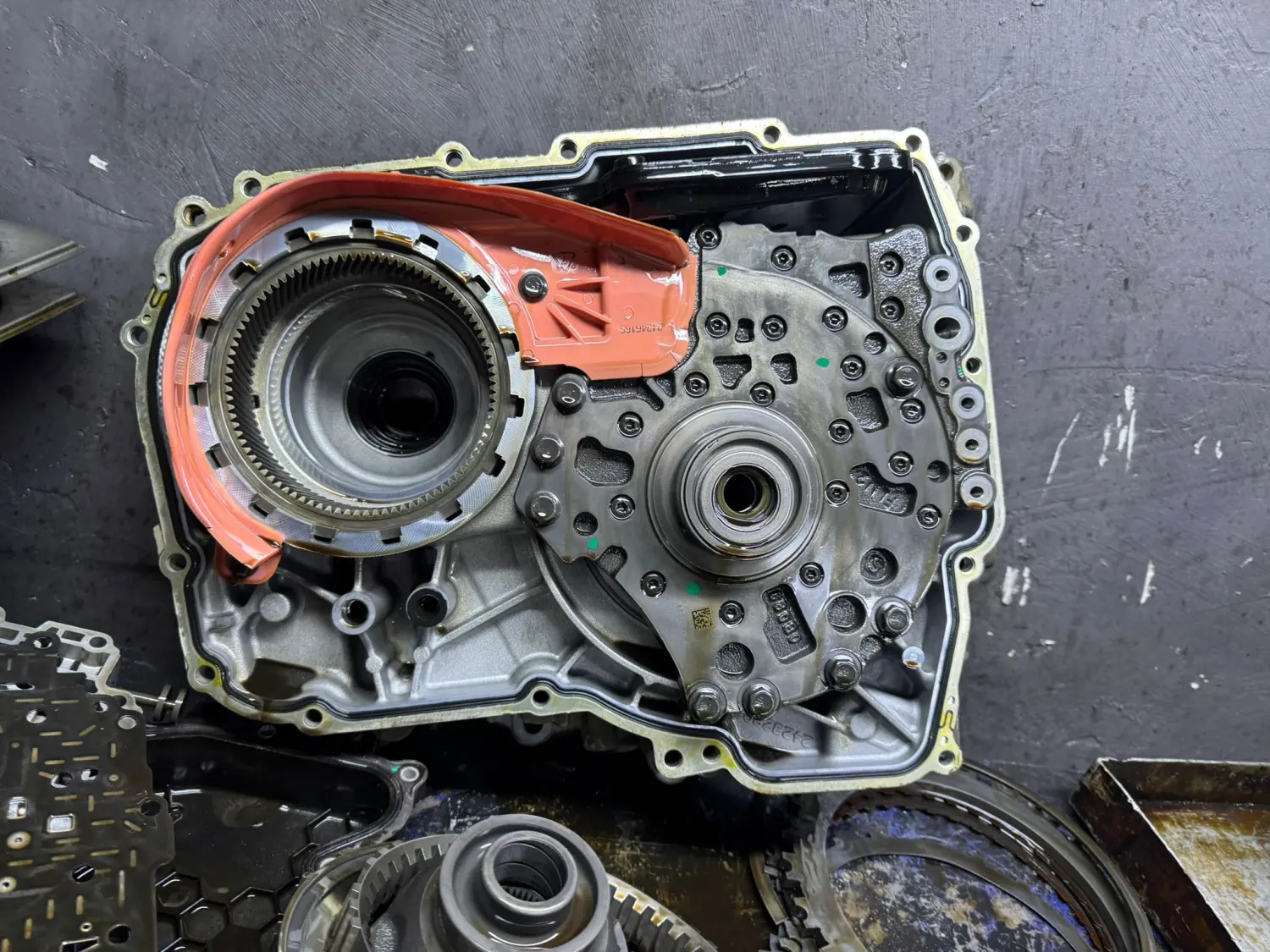 AS-CAR Servis atölyesinde otomatik şanzıman çalışması