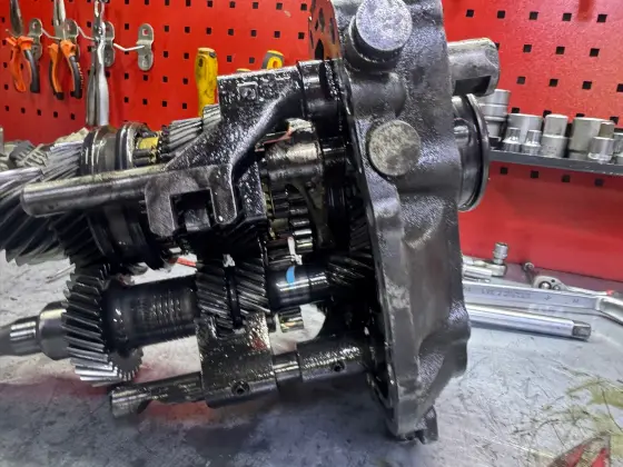 AS-CAR Servis atölyesinde otomatik şanzıman ve motor mekanik çalışması — 29
