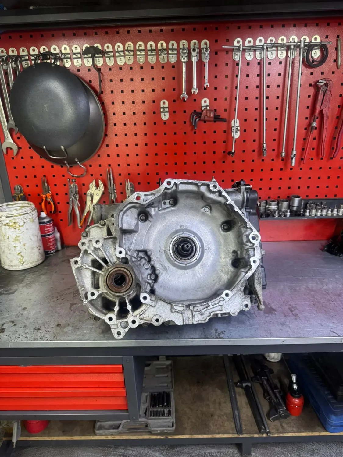 AS-CAR Servis atölyesinde otomatik şanzıman ve motor mekanik çalışması — 3